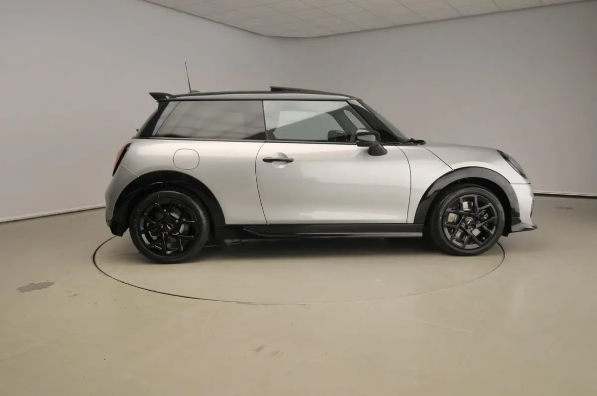 Cooper C C John Cooper Works Trim / Pakket M / Panoramadak / Park assist / Head-up / Alu wielen 17 inch