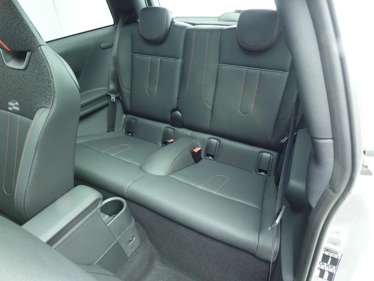 Cooper C C John Cooper Works Trim / Pakket M / Panoramadak / Park assist / Head-up / Alu wielen 17 inch