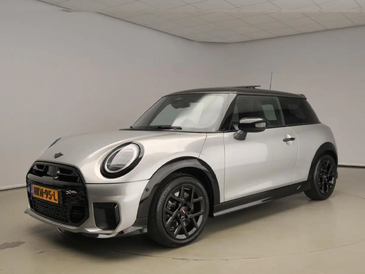 Cooper C C John Cooper Works Trim / Pakket M / Panoramadak / Park assist / Head-up / Alu wielen 17 inch