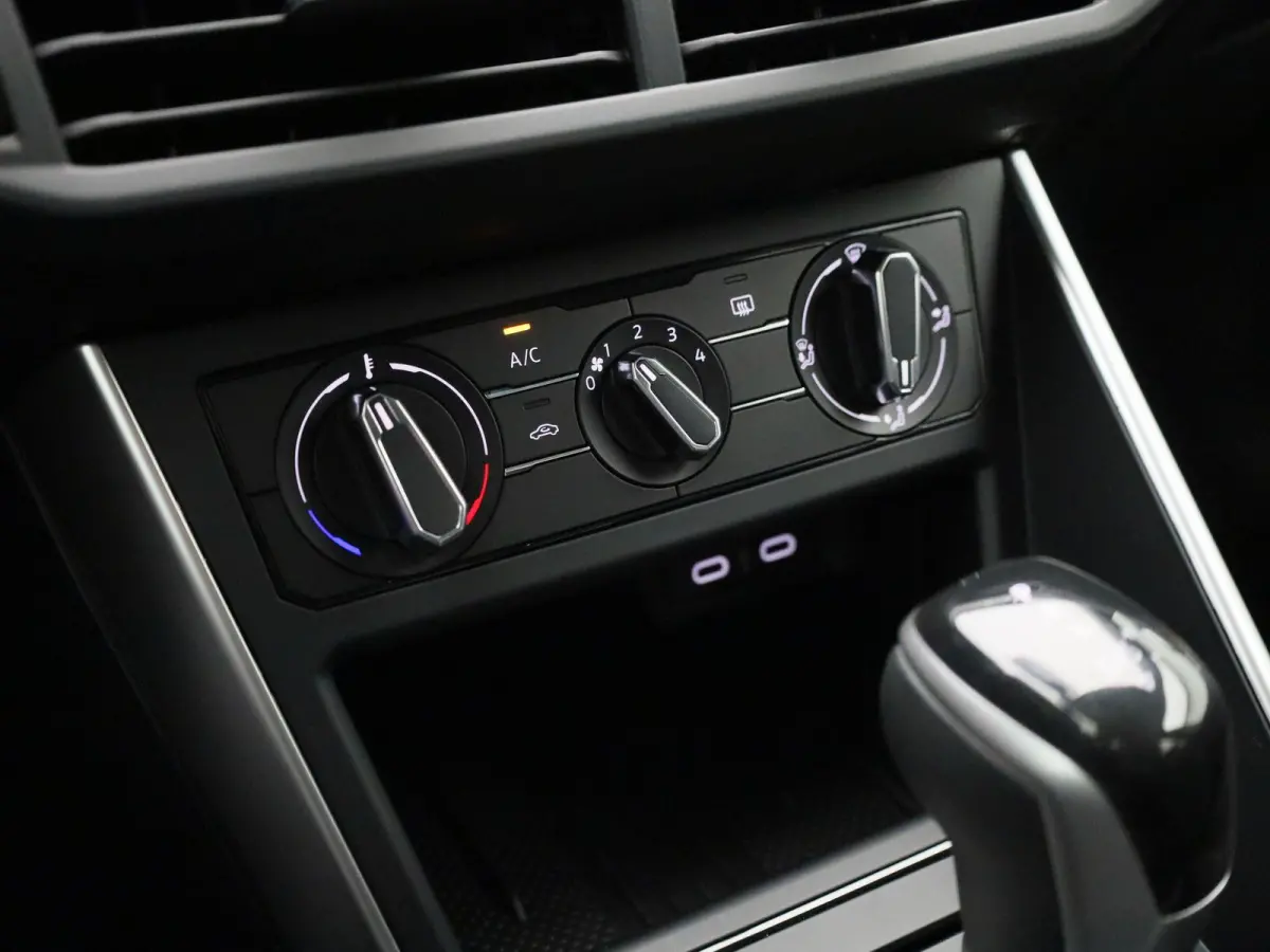 1.0 TSI Life Edition 116PK Fysieke voorraad auto | Direct leverbaar | Keyless | Privacy glas | Digitale cockpit | Achteruitrij camera | Parkeersensoren achter
