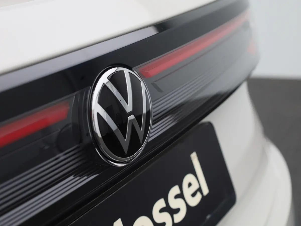 1.0 TSI Life Edition 116PK Fysieke voorraad auto | Direct leverbaar | Keyless | Privacy glas | Digitale cockpit | Achteruitrij camera | Parkeersensoren achter