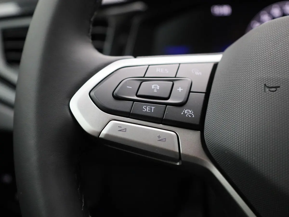 1.0 TSI Life Edition 116PK Fysieke voorraad auto | Direct leverbaar | Keyless | Privacy glas | Digitale cockpit | Achteruitrij camera | Parkeersensoren achter