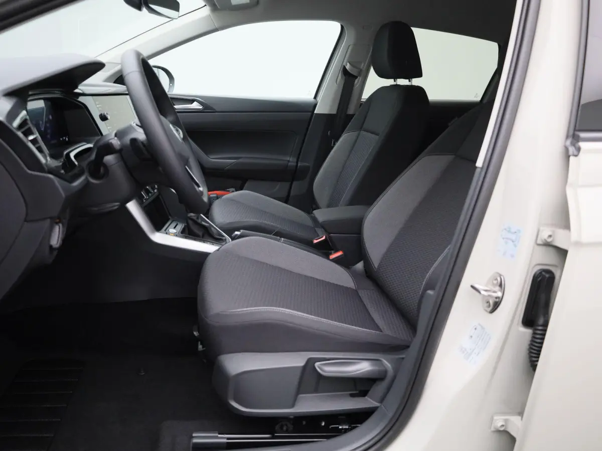 1.0 TSI Life Edition 116PK Fysieke voorraad auto | Direct leverbaar | Keyless | Privacy glas | Digitale cockpit | Achteruitrij camera | Parkeersensoren achter