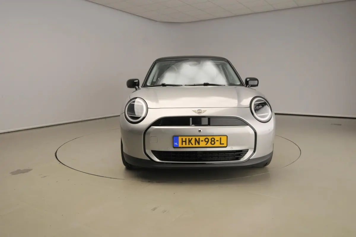 Cooper E Classic Trim / Pakket L / Harman-Kardon / Panoramadak / Getint glas / Park assist / Head-up / Alu wielen 18 inch