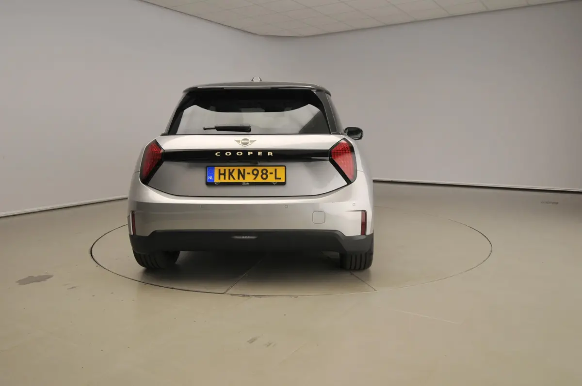 Cooper E Classic Trim / Pakket L / Harman-Kardon / Panoramadak / Getint glas / Park assist / Head-up / Alu wielen 18 inch