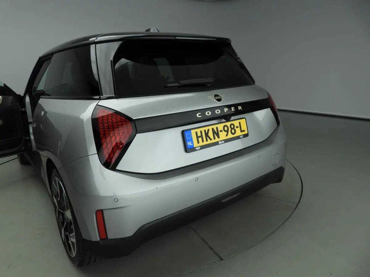 Cooper E Classic Trim / Pakket L / Harman-Kardon / Panoramadak / Getint glas / Park assist / Head-up / Alu wielen 18 inch