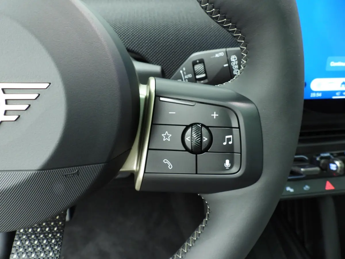 Cooper E Classic Trim / Pakket L / Harman-Kardon / Panoramadak / Getint glas / Park assist / Head-up / Alu wielen 18 inch