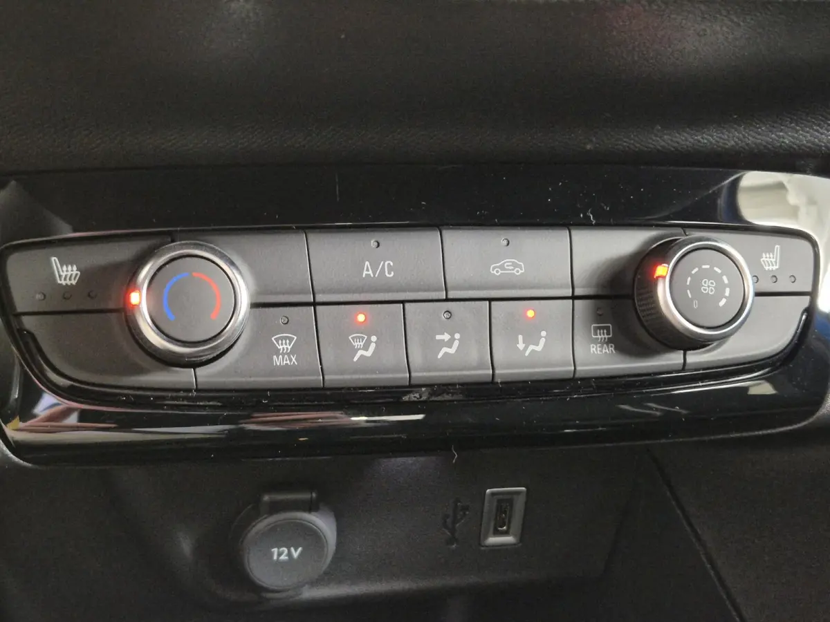 1.2 Turbo Hybrid Yes Automaat | Apple Carplay/Android Auto | Parkeersensoren Achter | Stoelverwarming | Stuurverwarming |