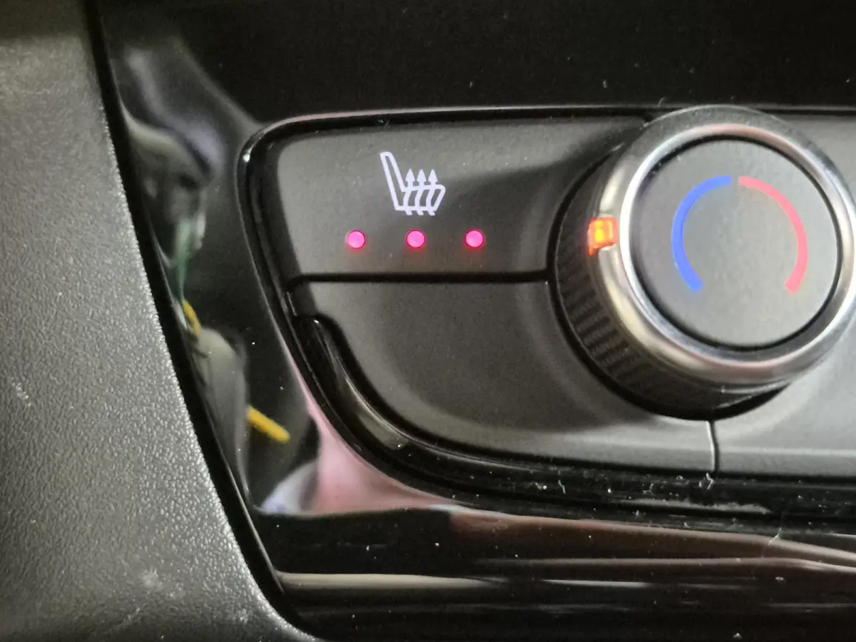 1.2 Turbo Hybrid Yes Automaat | Apple Carplay/Android Auto | Parkeersensoren Achter | Stoelverwarming | Stuurverwarming |