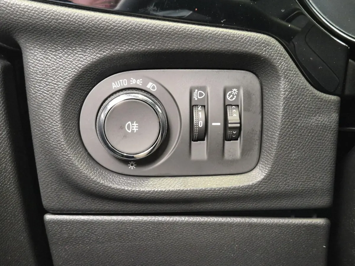 1.2 Turbo Hybrid Yes Automaat | Apple Carplay/Android Auto | Parkeersensoren Achter | Stoelverwarming | Stuurverwarming |