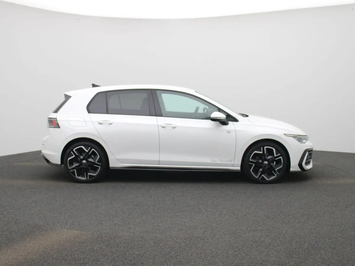 1.5 eTSI R-Line Edition | Automaat | Navigatie | Draadloze Apple Carplay | Adaptieve cruise control | Stuur- en Stoelverwarming | 360' graden Camera | Park Assist | IQ- Matrix verlichting | 