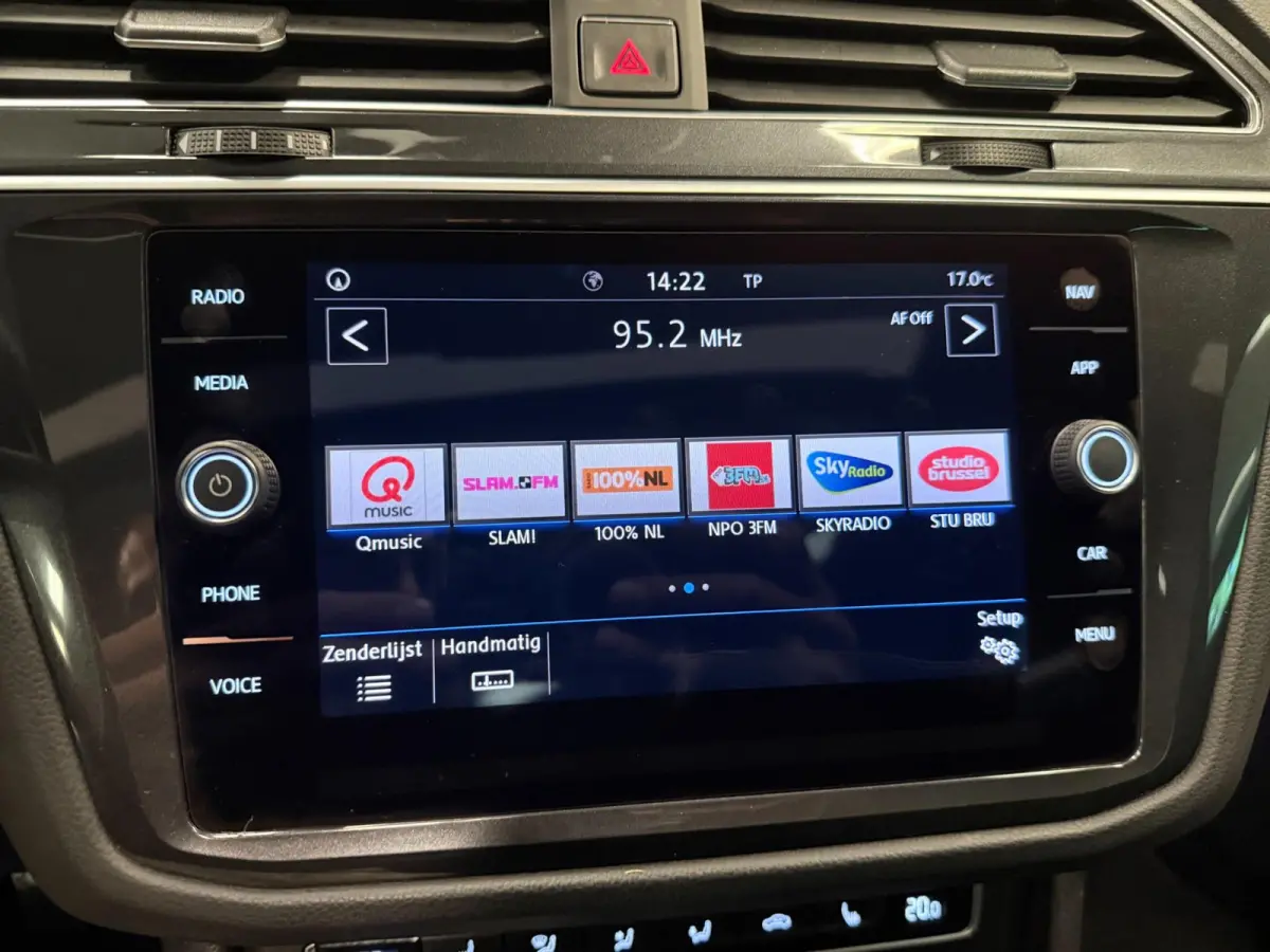 1.4 TSI ACT R-LINE PANO/V-COCKPIT/NAVI/LED/ECC/PDC/CRUISE///