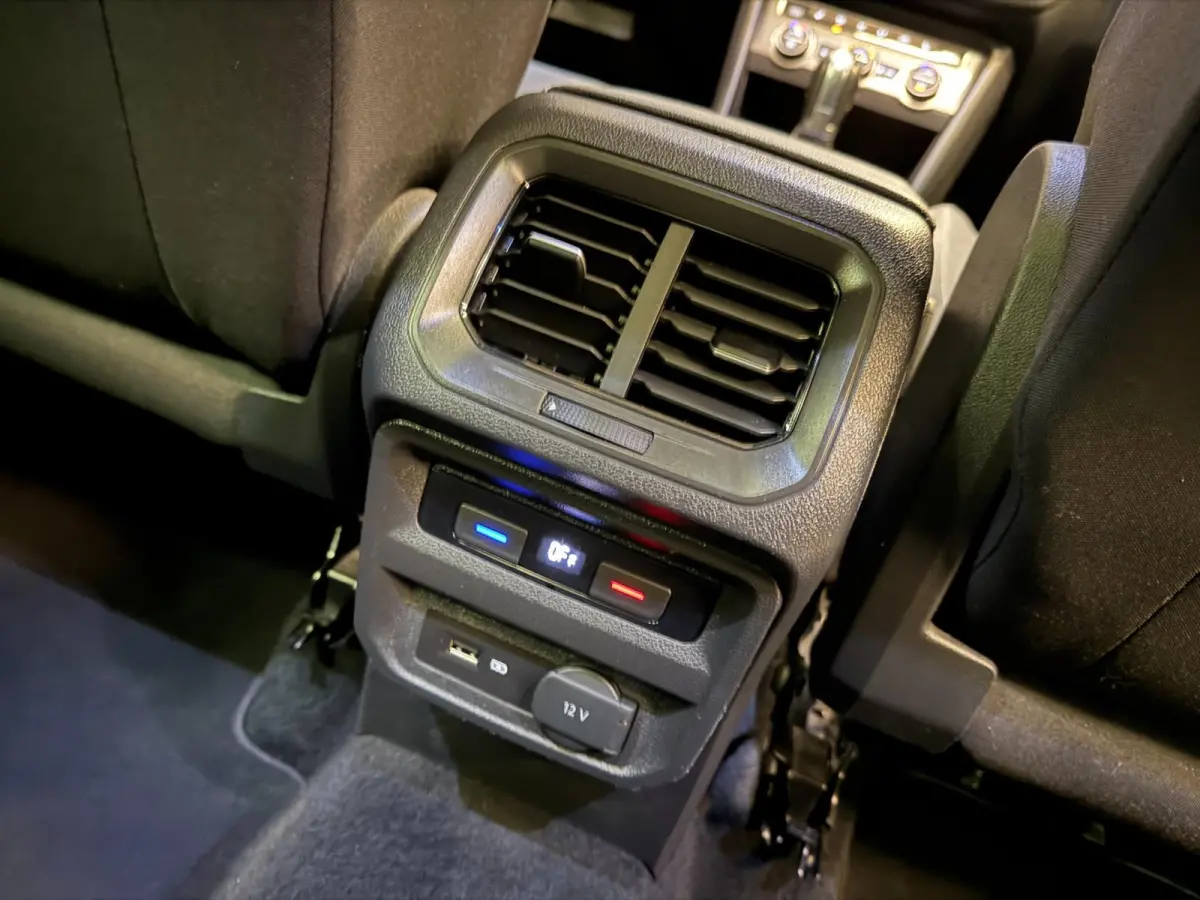 1.4 TSI ACT R-LINE PANO/V-COCKPIT/NAVI/LED/ECC/PDC/CRUISE///