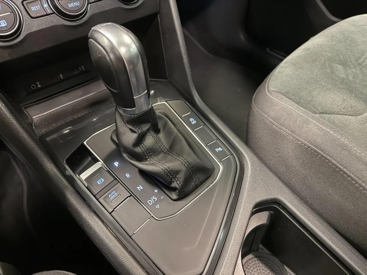 1.4 TSI ACT R-LINE PANO/V-COCKPIT/NAVI/LED/ECC/PDC/CRUISE///