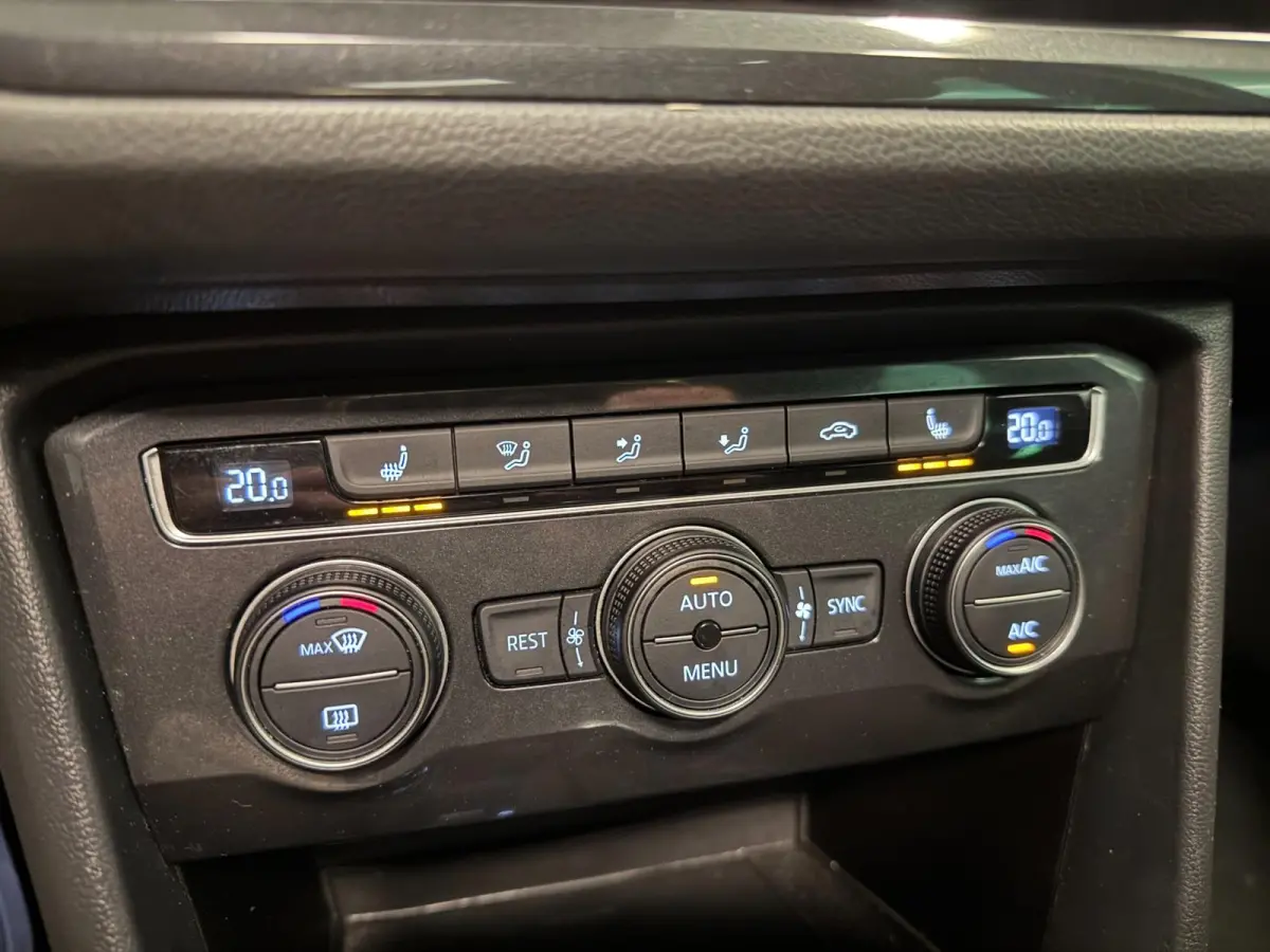 1.4 TSI ACT R-LINE PANO/V-COCKPIT/NAVI/LED/ECC/PDC/CRUISE///