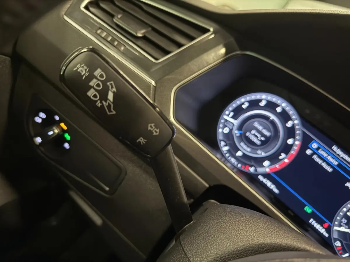 1.4 TSI ACT R-LINE PANO/V-COCKPIT/NAVI/LED/ECC/PDC/CRUISE///