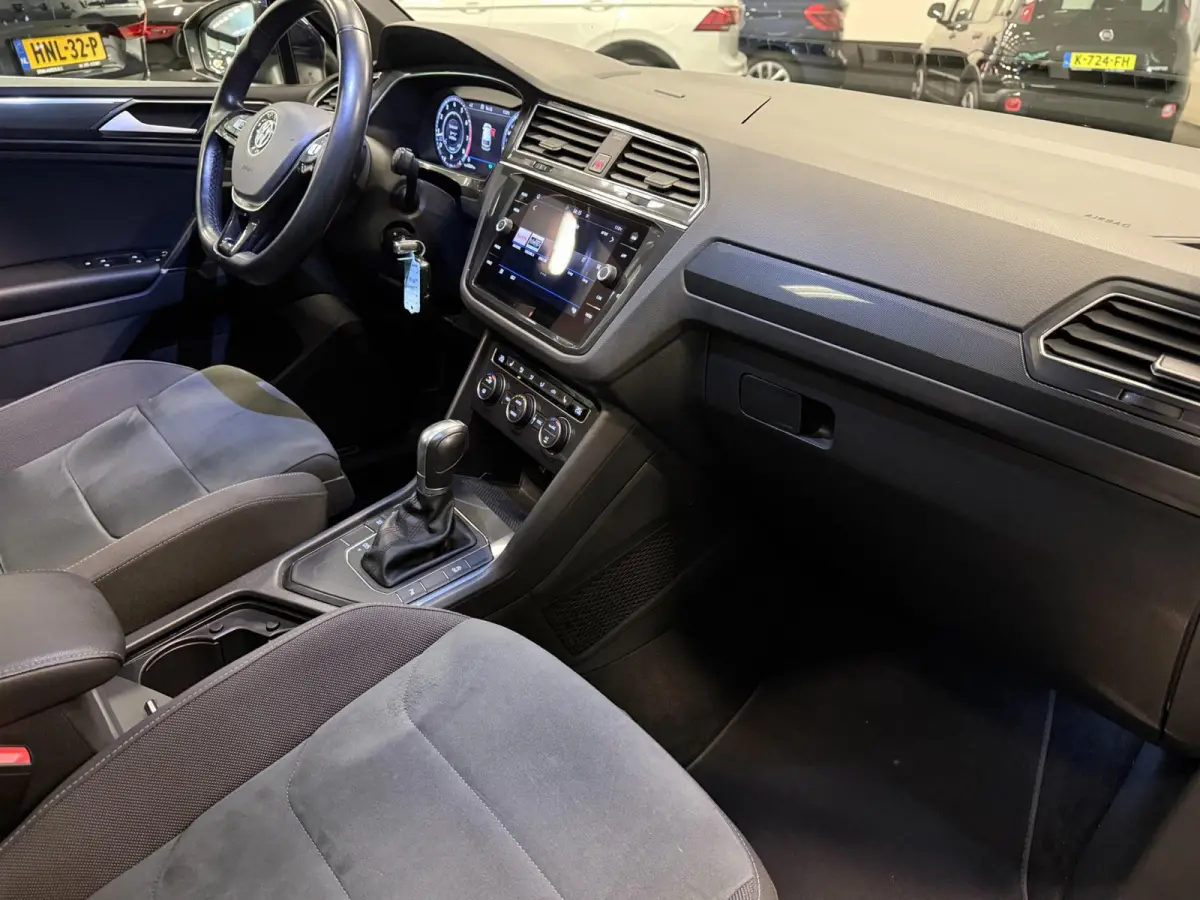 1.4 TSI ACT R-LINE PANO/V-COCKPIT/NAVI/LED/ECC/PDC/CRUISE///
