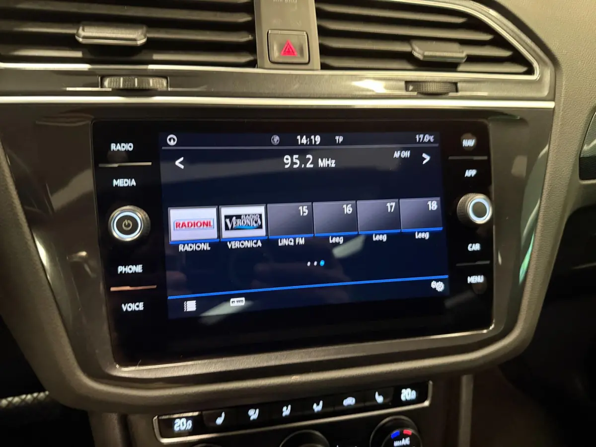 1.4 TSI ACT R-LINE PANO/V-COCKPIT/NAVI/LED/ECC/PDC/CRUISE///