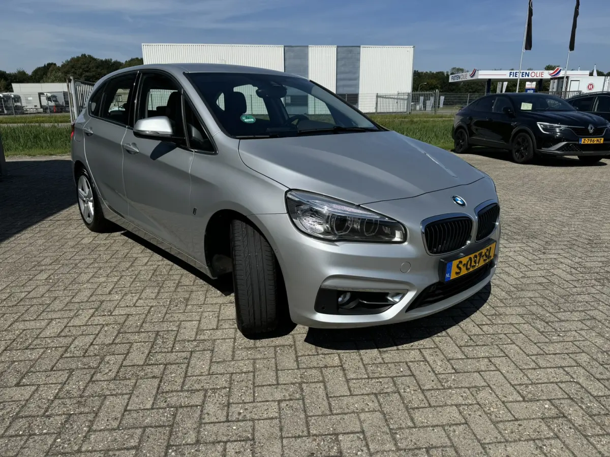 225xe iPerformance Executive Leer LED Navi PDC 17 Inch Stoelverwarming