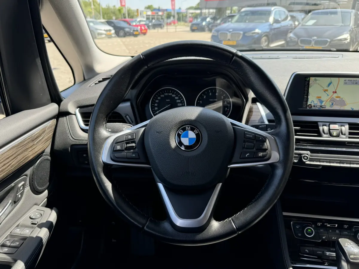 225xe iPerformance Executive Leer LED Navi PDC 17 Inch Stoelverwarming
