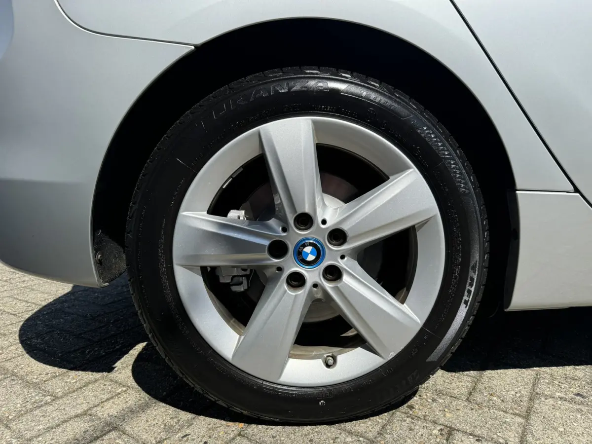 225xe iPerformance Executive Leer LED Navi PDC 17 Inch Stoelverwarming