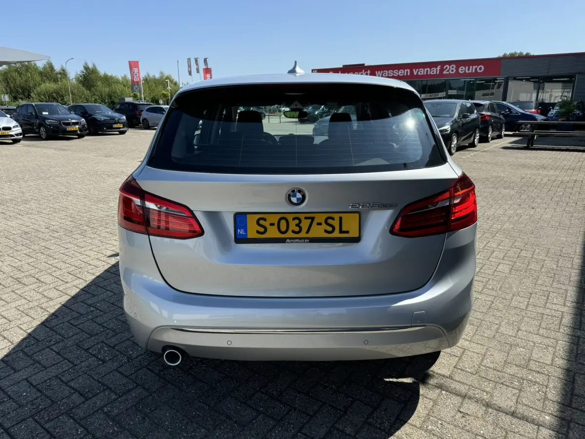225xe iPerformance Executive Leer LED Navi PDC 17 Inch Stoelverwarming