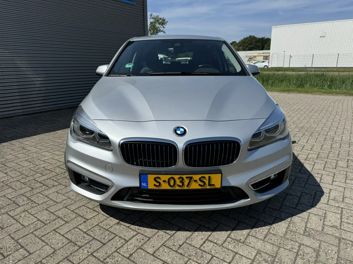 225xe iPerformance Executive Leer LED Navi PDC 17 Inch Stoelverwarming