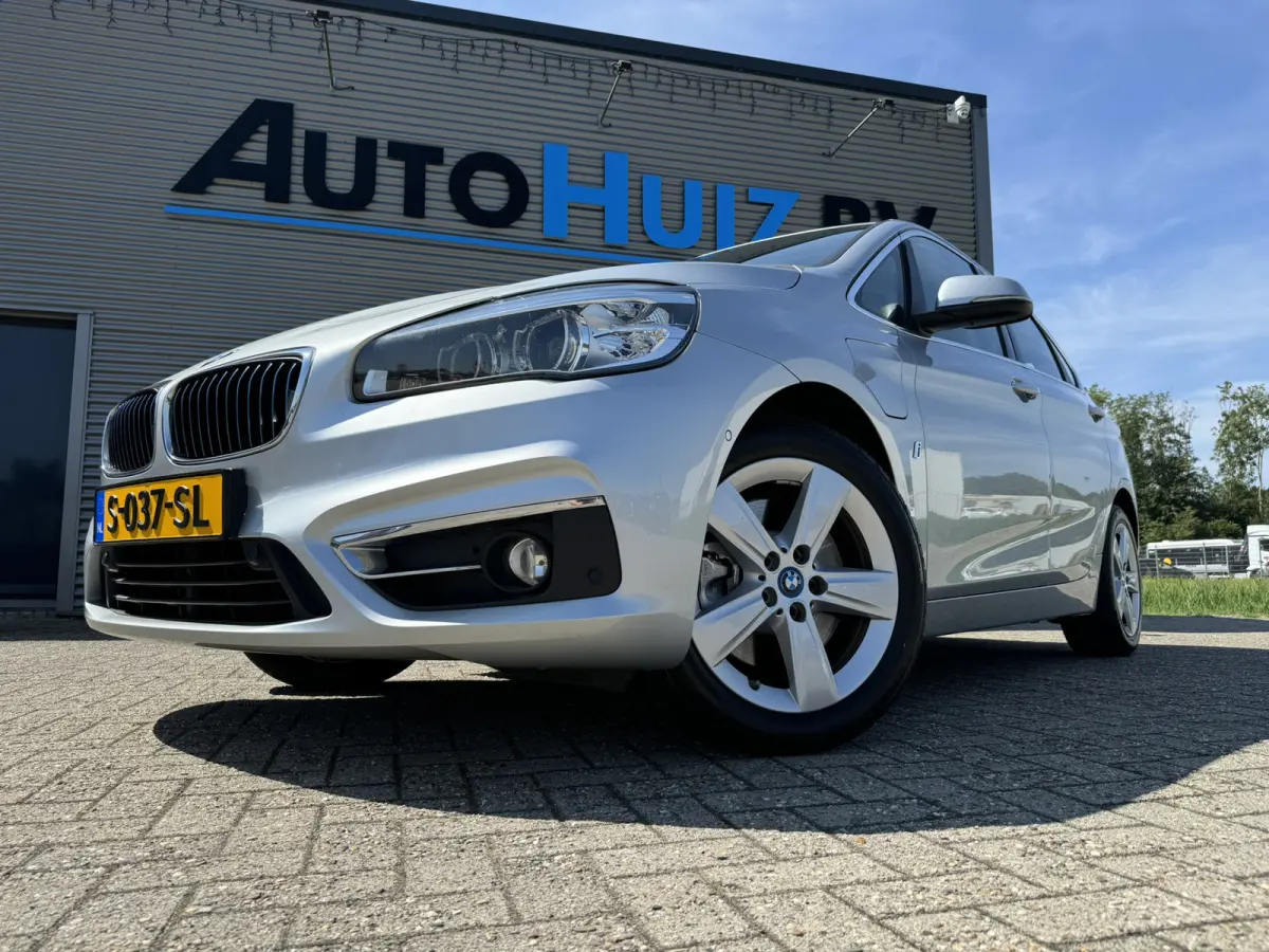 225xe iPerformance Executive Leer LED Navi PDC 17 Inch Stoelverwarming