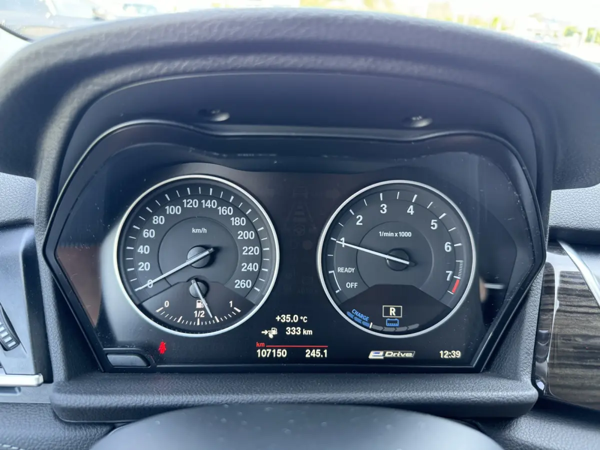 225xe iPerformance Executive Leer LED Navi PDC 17 Inch Stoelverwarming