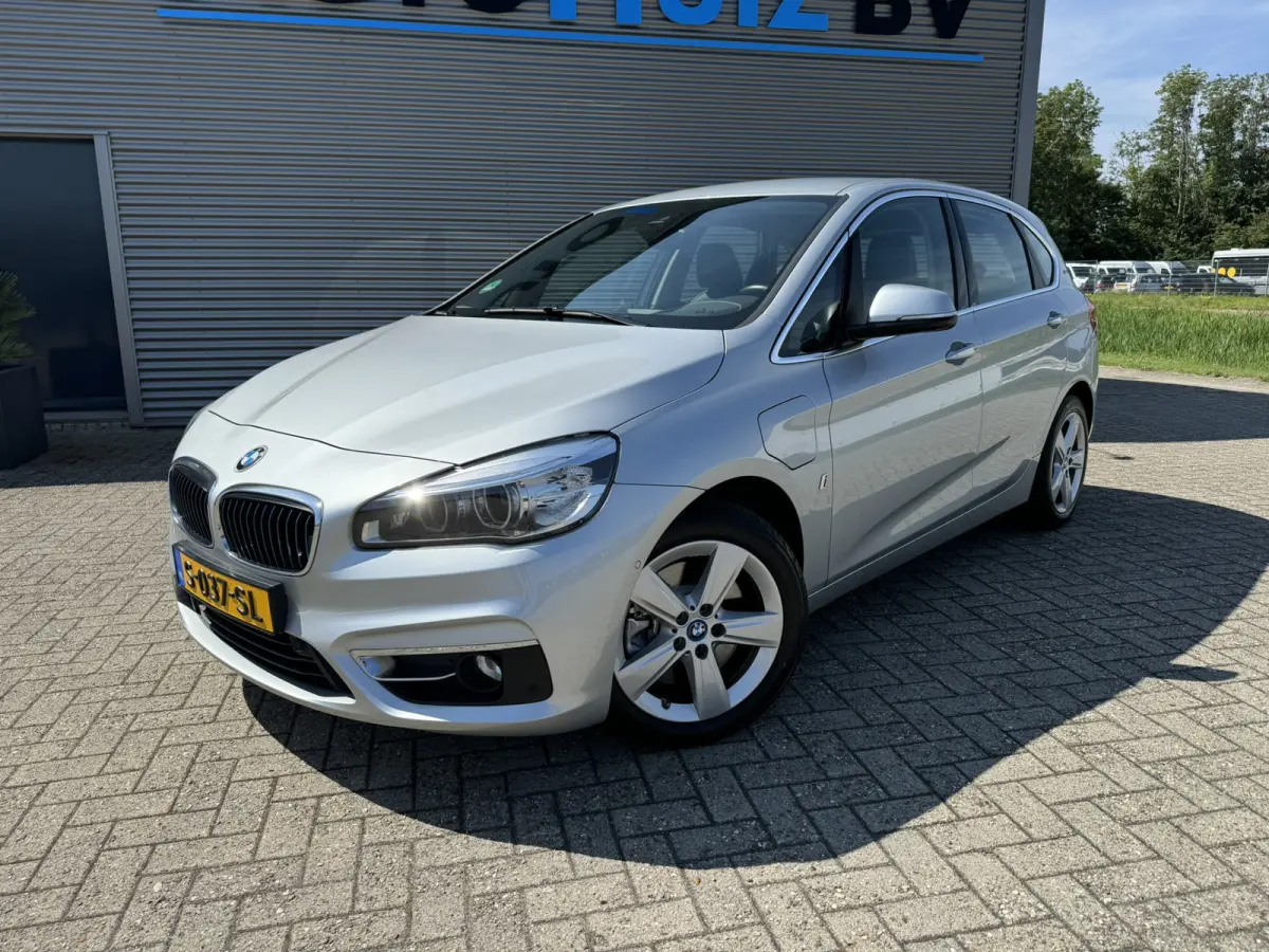 225xe iPerformance Executive Leer LED Navi PDC 17 Inch Stoelverwarming