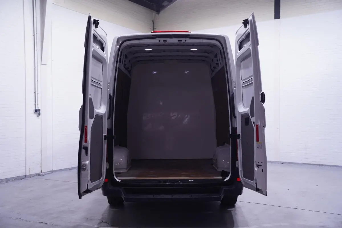 2.0 TDI 140 pk DSG Aut. L4H3 Koelauto vries dag/nacht Airco, Apple Carplay, Laadruimte Pakket, PDC V+A, 3-Zits
