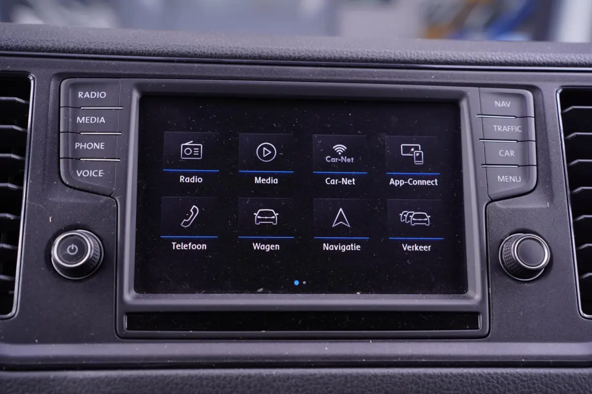 2.0 TDI 140 pk DSG Aut. L4H3 Koelauto vries dag/nacht Airco, Apple Carplay, Laadruimte Pakket, PDC V+A, 3-Zits