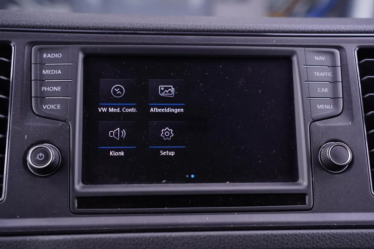 2.0 TDI 140 pk DSG Aut. L4H3 Koelauto vries dag/nacht Airco, Apple Carplay, Laadruimte Pakket, PDC V+A, 3-Zits