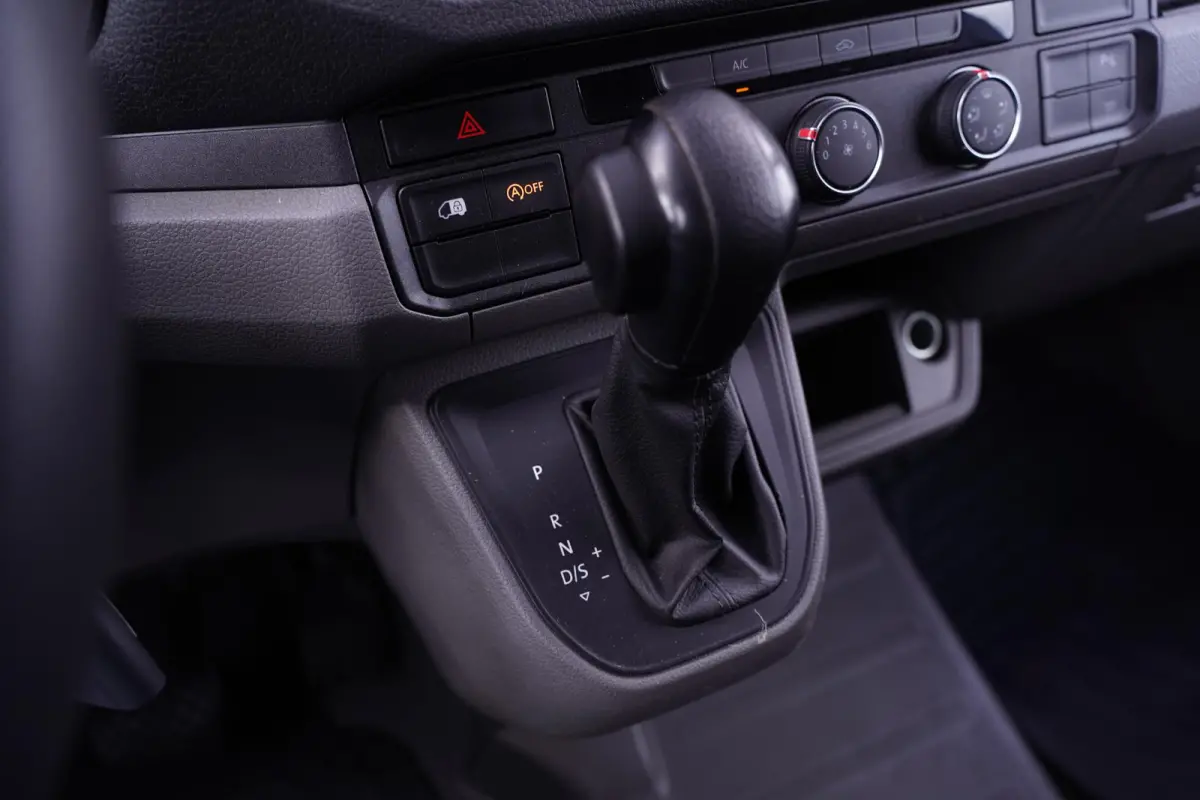 2.0 TDI 140 pk DSG Aut. L4H3 Koelauto vries dag/nacht Airco, Apple Carplay, Laadruimte Pakket, PDC V+A, 3-Zits