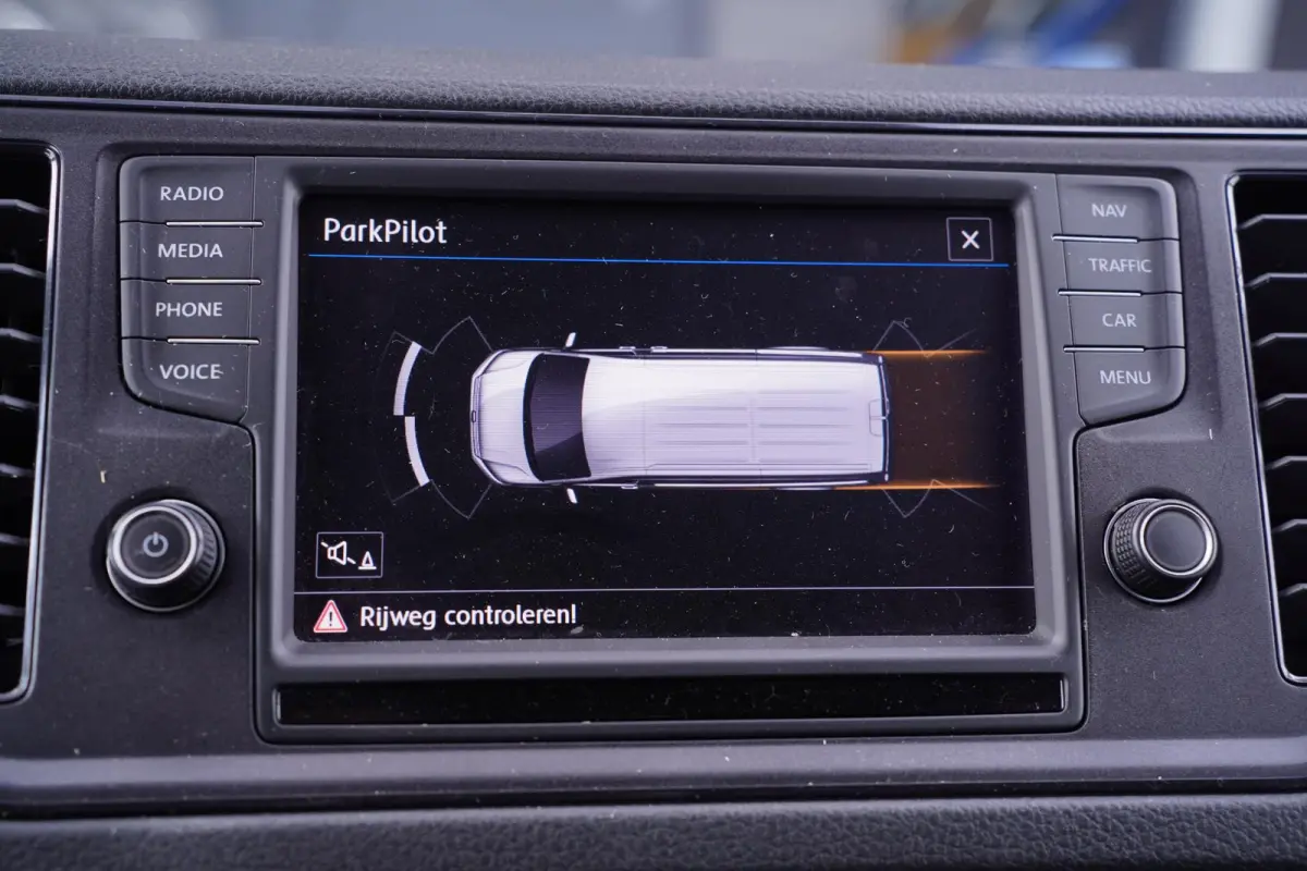 2.0 TDI 140 pk DSG Aut. L4H3 Koelauto vries dag/nacht Airco, Apple Carplay, Laadruimte Pakket, PDC V+A, 3-Zits
