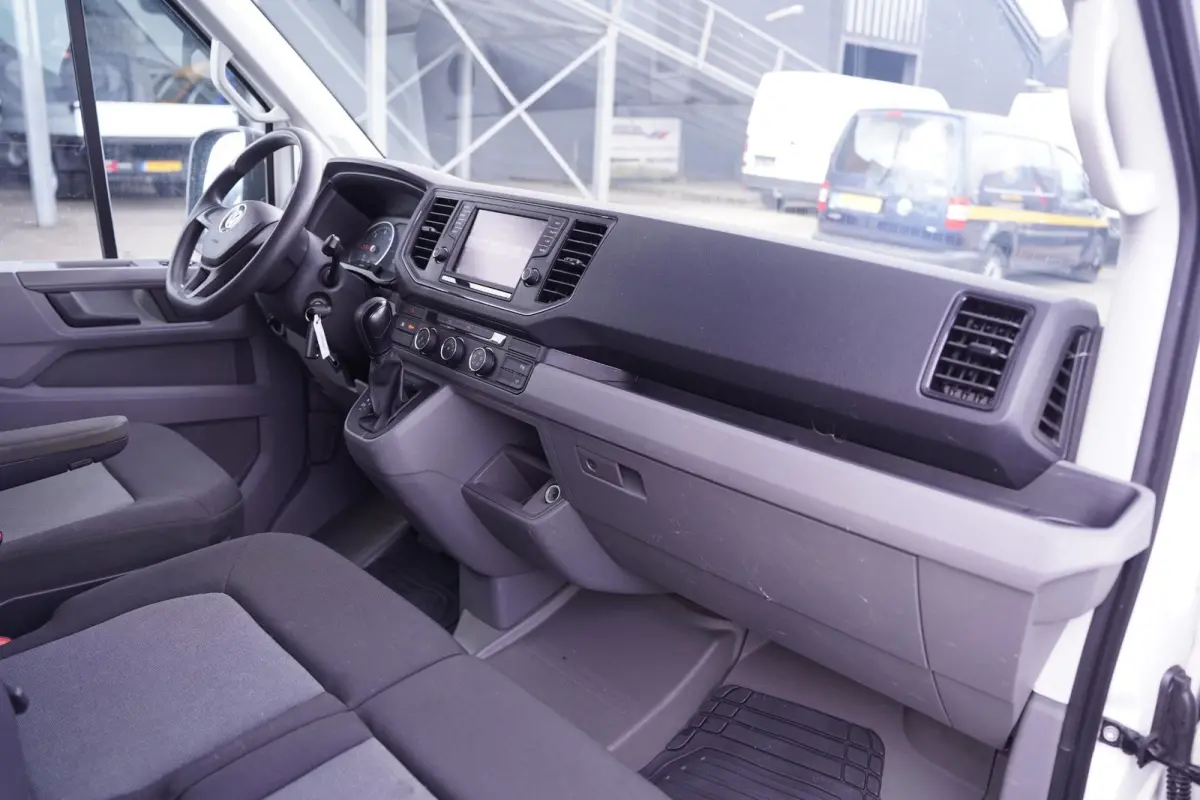 2.0 TDI 140 pk DSG Aut. L4H3 Koelauto vries dag/nacht Airco, Apple Carplay, Laadruimte Pakket, PDC V+A, 3-Zits