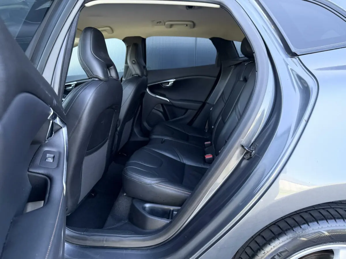 2.5 T5 AWD Summum Leder - Xenon - 5 Cilinder - Uniek