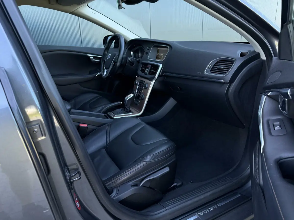 2.5 T5 AWD Summum Leder - Xenon - 5 Cilinder - Uniek