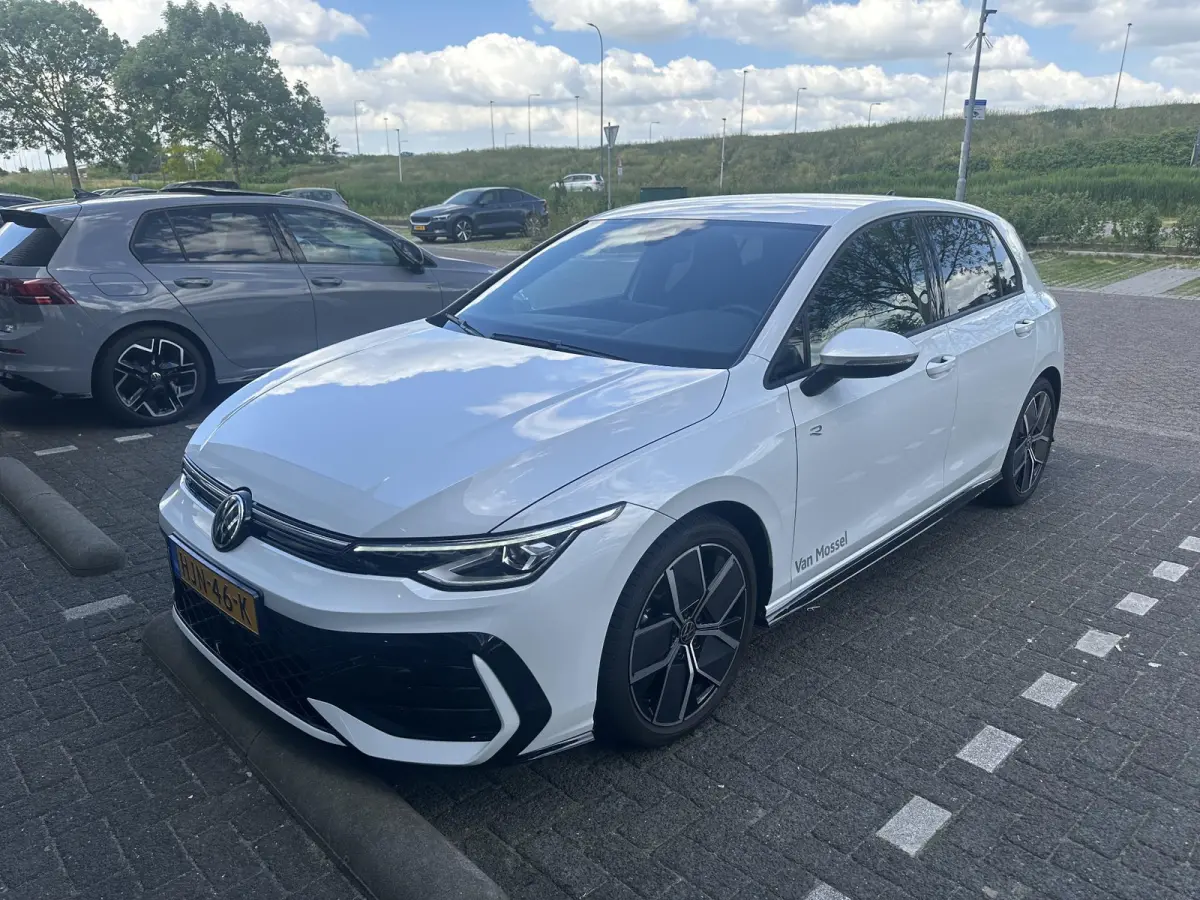 1.5 eTSI R-Line Edition | Automaat | Navigatie | Draadloze Apple carplay | Adaptive cruise control | Parkeersensoren | 360' graden Camera | Climate control | Dodehoek sensoren | Park Assist 