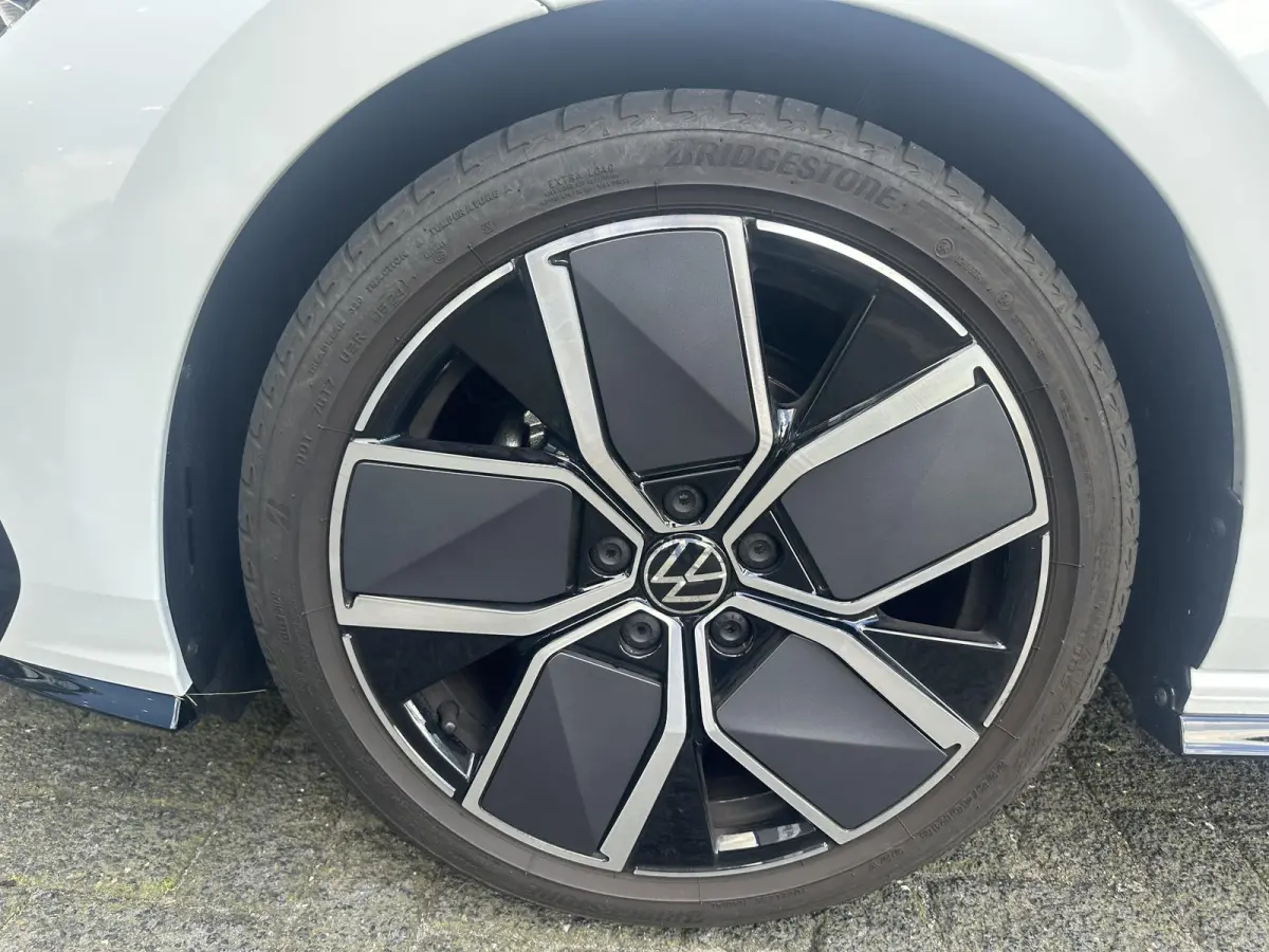 1.5 eTSI R-Line Edition | Automaat | Navigatie | Draadloze Apple carplay | Adaptive cruise control | Parkeersensoren | 360' graden Camera | Climate control | Dodehoek sensoren | Park Assist 