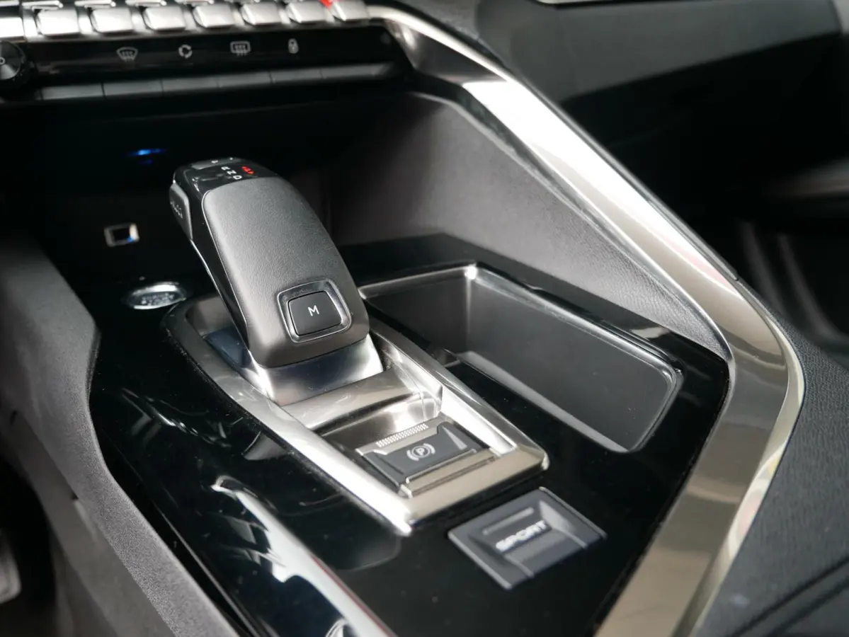 1.2 PureTech GT-Line Automaat| 7Persoons| Navi+BT| Camera| Dealer onderhouden
