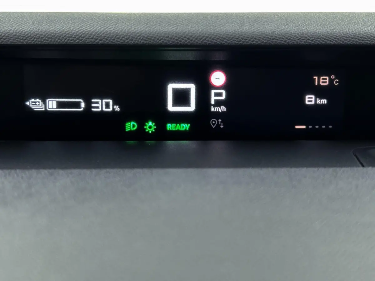 EV Max 44 kWh 113 pk | Accu 100% | Navigatie | Achteruitrijcamera | Parkeersensoren Voor en Achter | Comfortstoelen | LED Koplampen | Head-up Display | Dodehoek Detectie | Climate Control | 