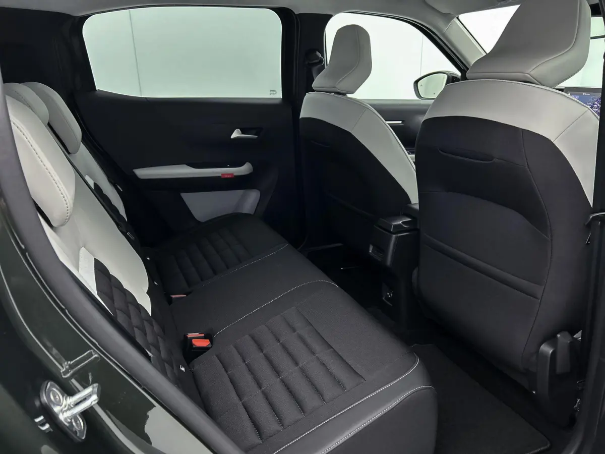 EV Max 44 kWh 113 pk | Accu 100% | Navigatie | Achteruitrijcamera | Parkeersensoren Voor en Achter | Comfortstoelen | LED Koplampen | Head-up Display | Dodehoek Detectie | Climate Control | 