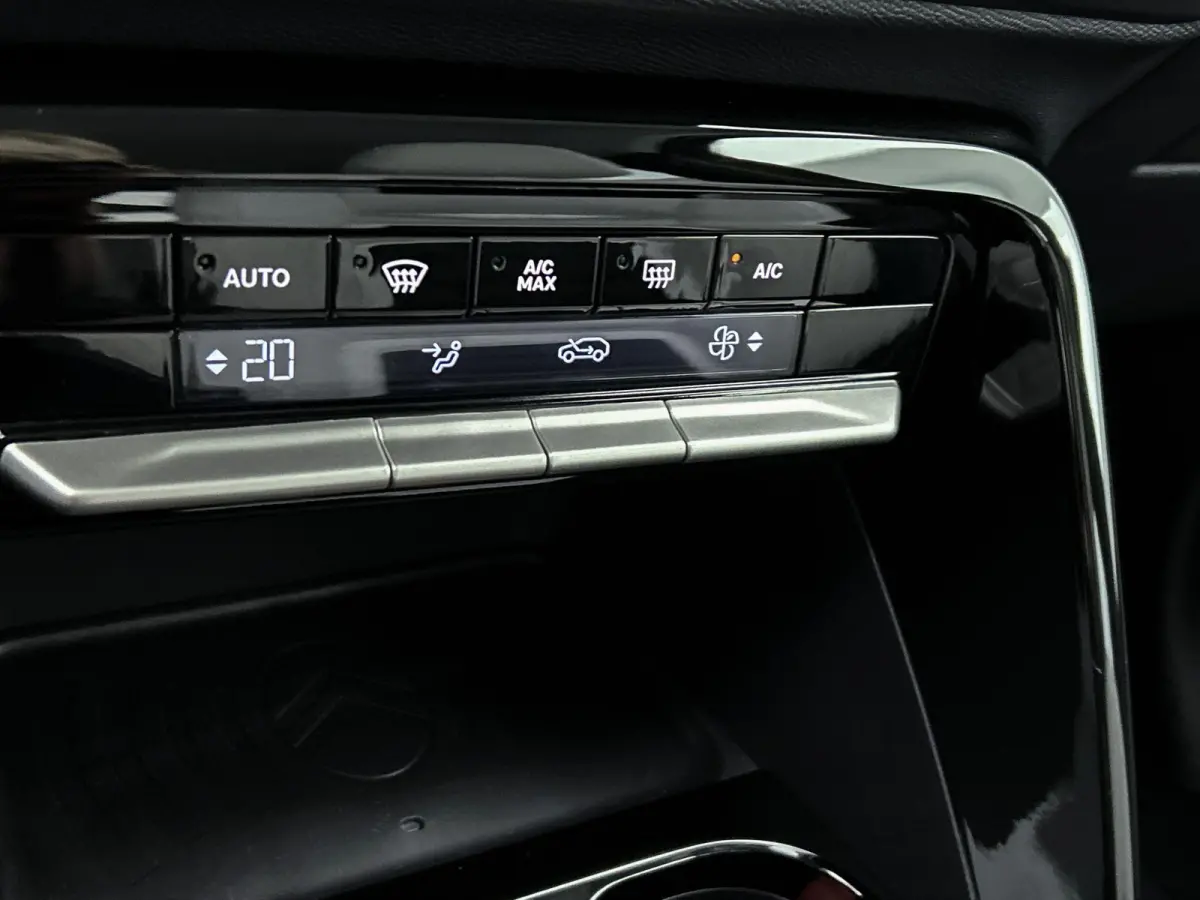 EV Max 44 kWh 113 pk | Accu 100% | Navigatie | Achteruitrijcamera | Parkeersensoren Voor en Achter | Comfortstoelen | LED Koplampen | Head-up Display | Dodehoek Detectie | Climate Control | 