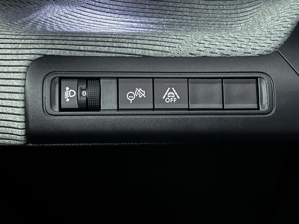 EV Max 44 kWh 113 pk | Accu 100% | Navigatie | Achteruitrijcamera | Parkeersensoren Voor en Achter | Comfortstoelen | LED Koplampen | Head-up Display | Dodehoek Detectie | Climate Control | 