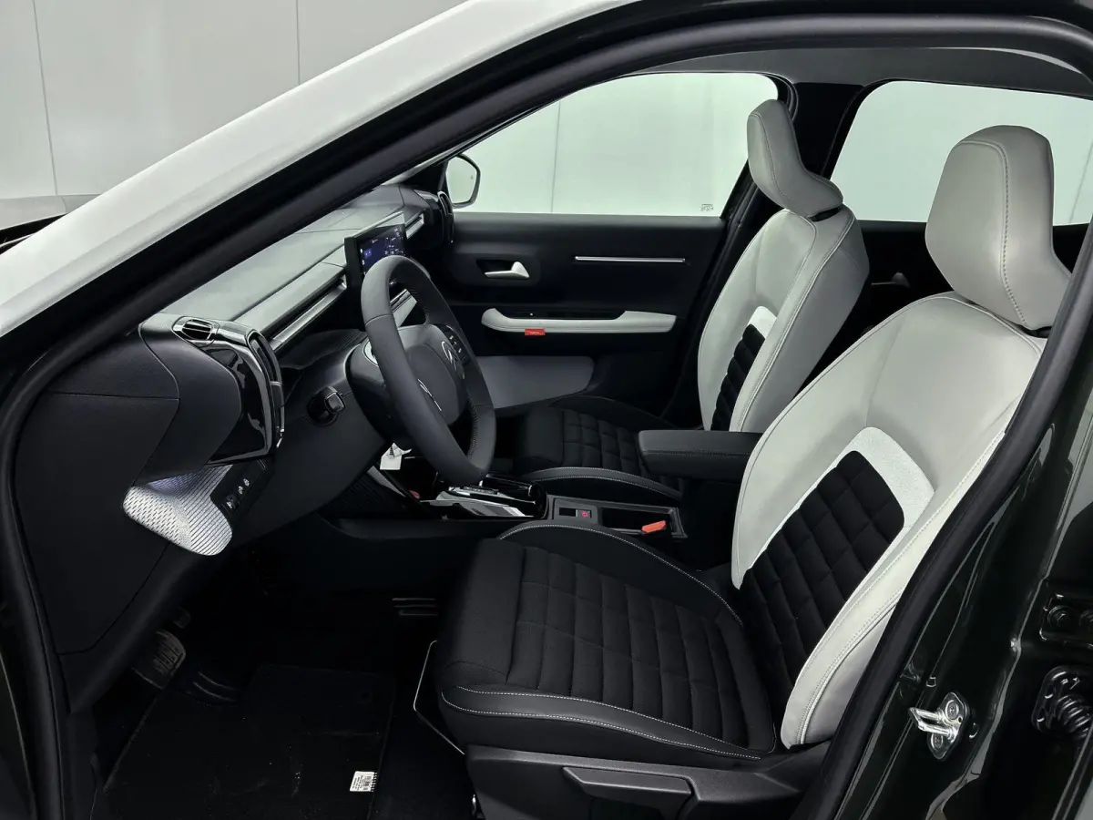 EV Max 44 kWh 113 pk | Accu 100% | Navigatie | Achteruitrijcamera | Parkeersensoren Voor en Achter | Comfortstoelen | LED Koplampen | Head-up Display | Dodehoek Detectie | Climate Control | 