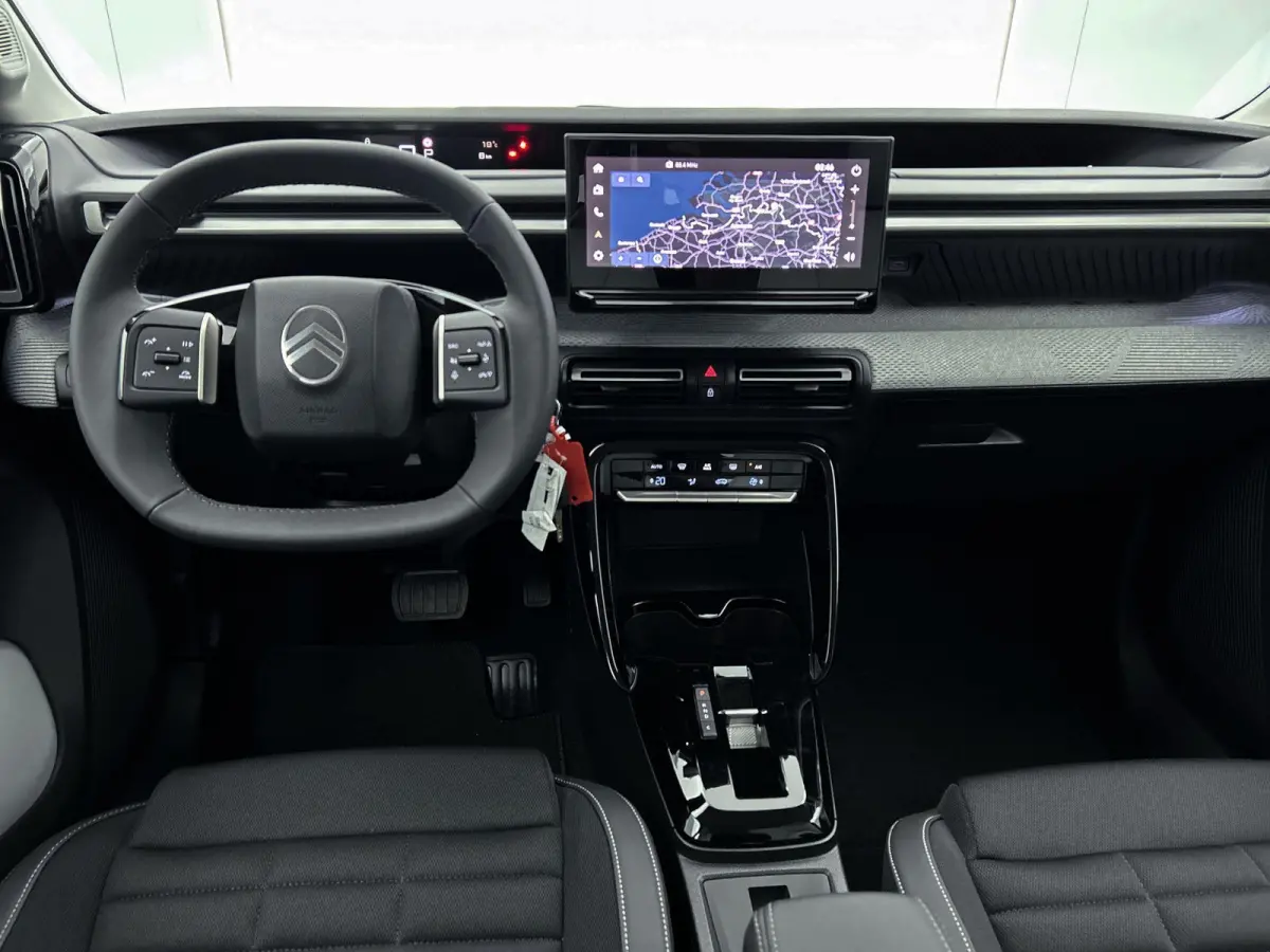 EV Max 44 kWh 113 pk | Accu 100% | Navigatie | Achteruitrijcamera | Parkeersensoren Voor en Achter | Comfortstoelen | LED Koplampen | Head-up Display | Dodehoek Detectie | Climate Control | 
