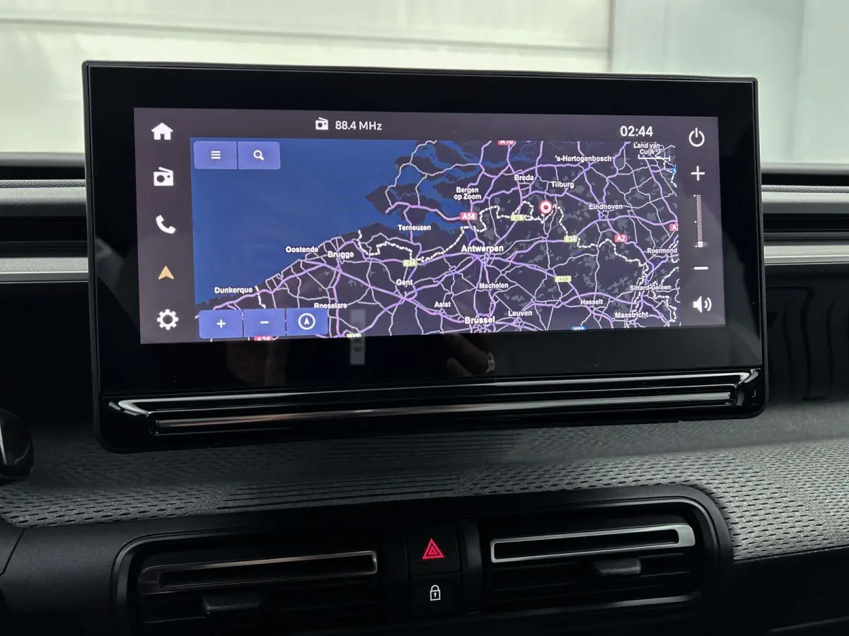 EV Max 44 kWh 113 pk | Accu 100% | Navigatie | Achteruitrijcamera | Parkeersensoren Voor en Achter | Comfortstoelen | LED Koplampen | Head-up Display | Dodehoek Detectie | Climate Control | 
