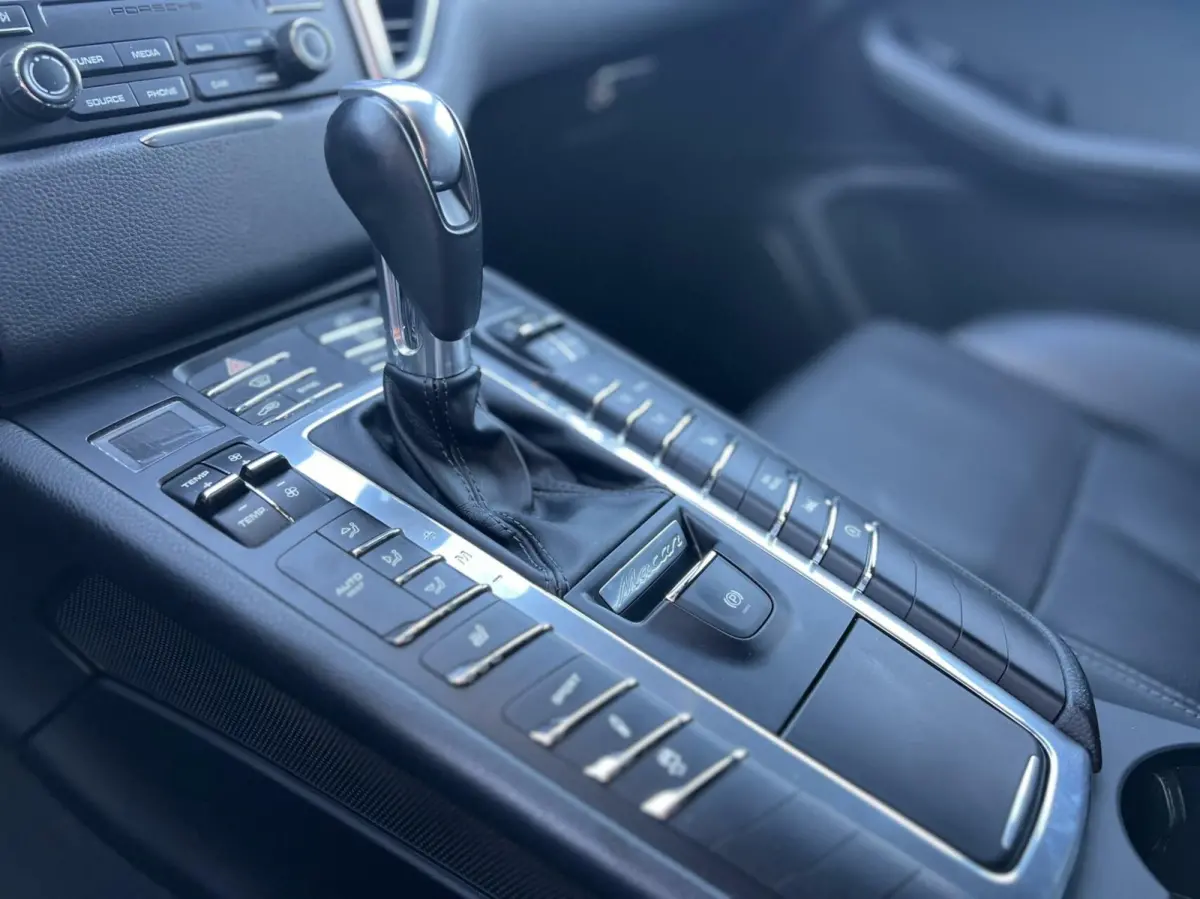2.0 Apple CarPlay/ SPORTLEER /NAVIGATIE