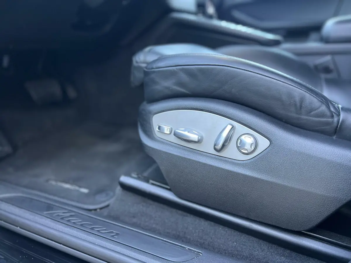 2.0 Apple CarPlay/ SPORTLEER /NAVIGATIE